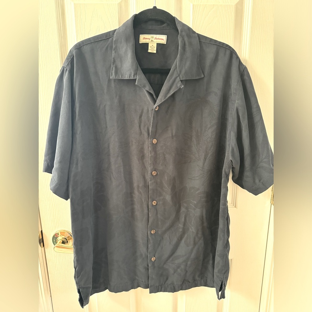 Tommy Bahama 100% silk steel blue shadow leaf Hawaiian button up shirt size med